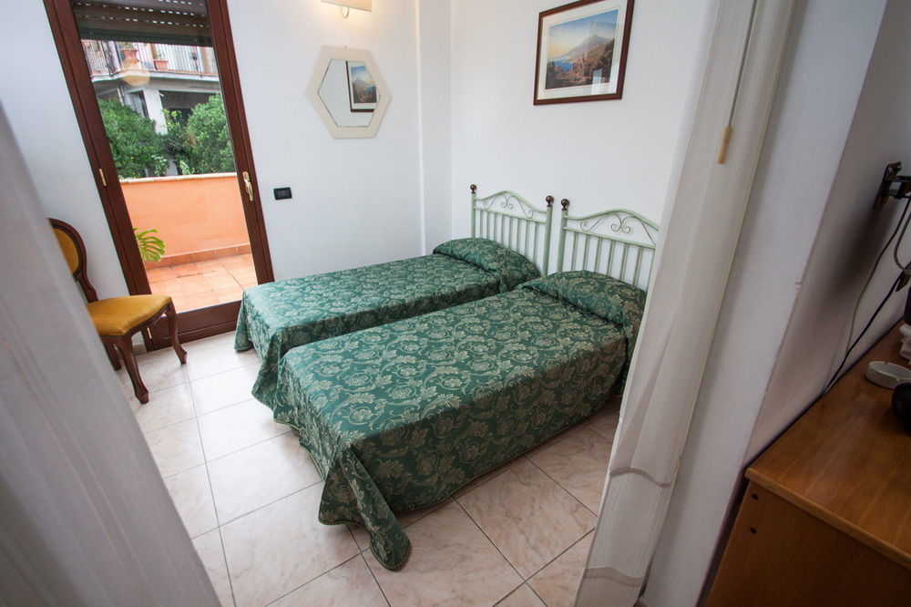 Andros Apartment 陶尔米纳 外观 照片